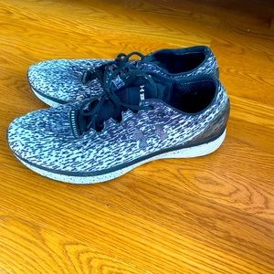 Men’s blk/white tennis shoes